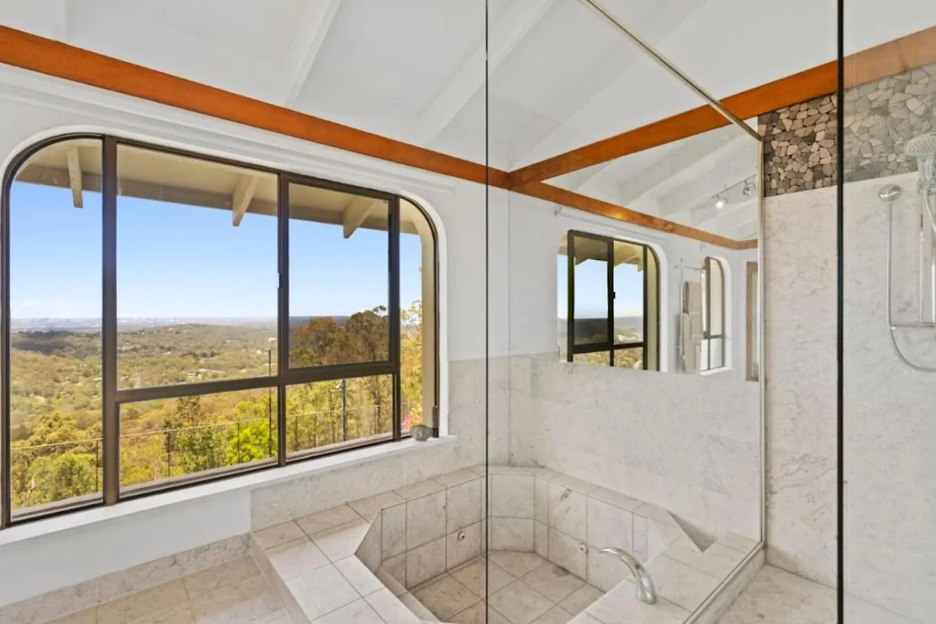 The Retreat Gold Coast Panoramic Views Sleeps 25 Villa Tallai