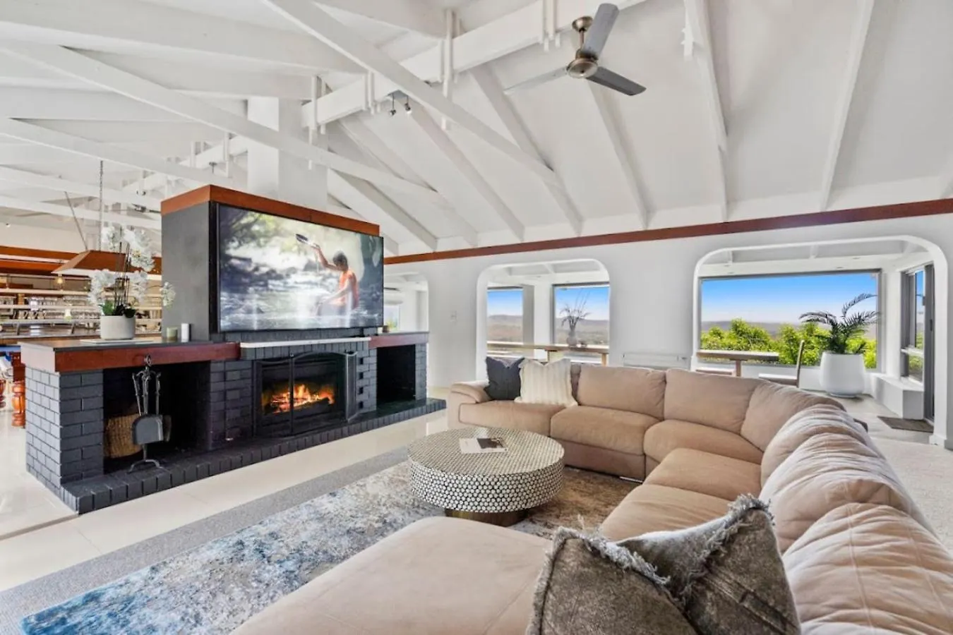 The Retreat Gold Coast Panoramic Views Sleeps 25 Villa Tallai Holiday home