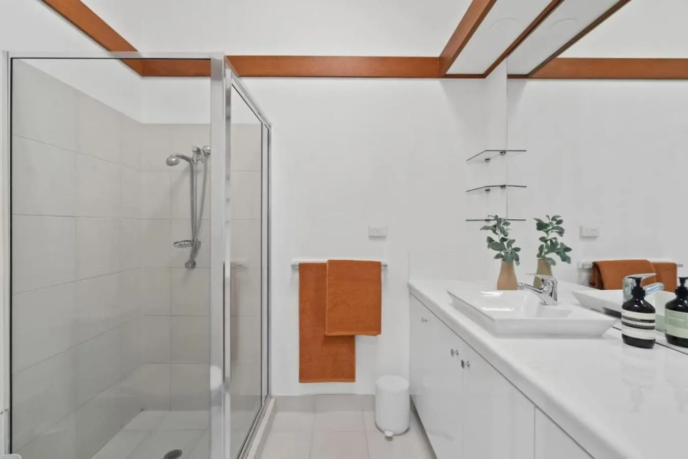 The Retreat Gold Coast Panoramic Views Sleeps 25 Villa Tallai