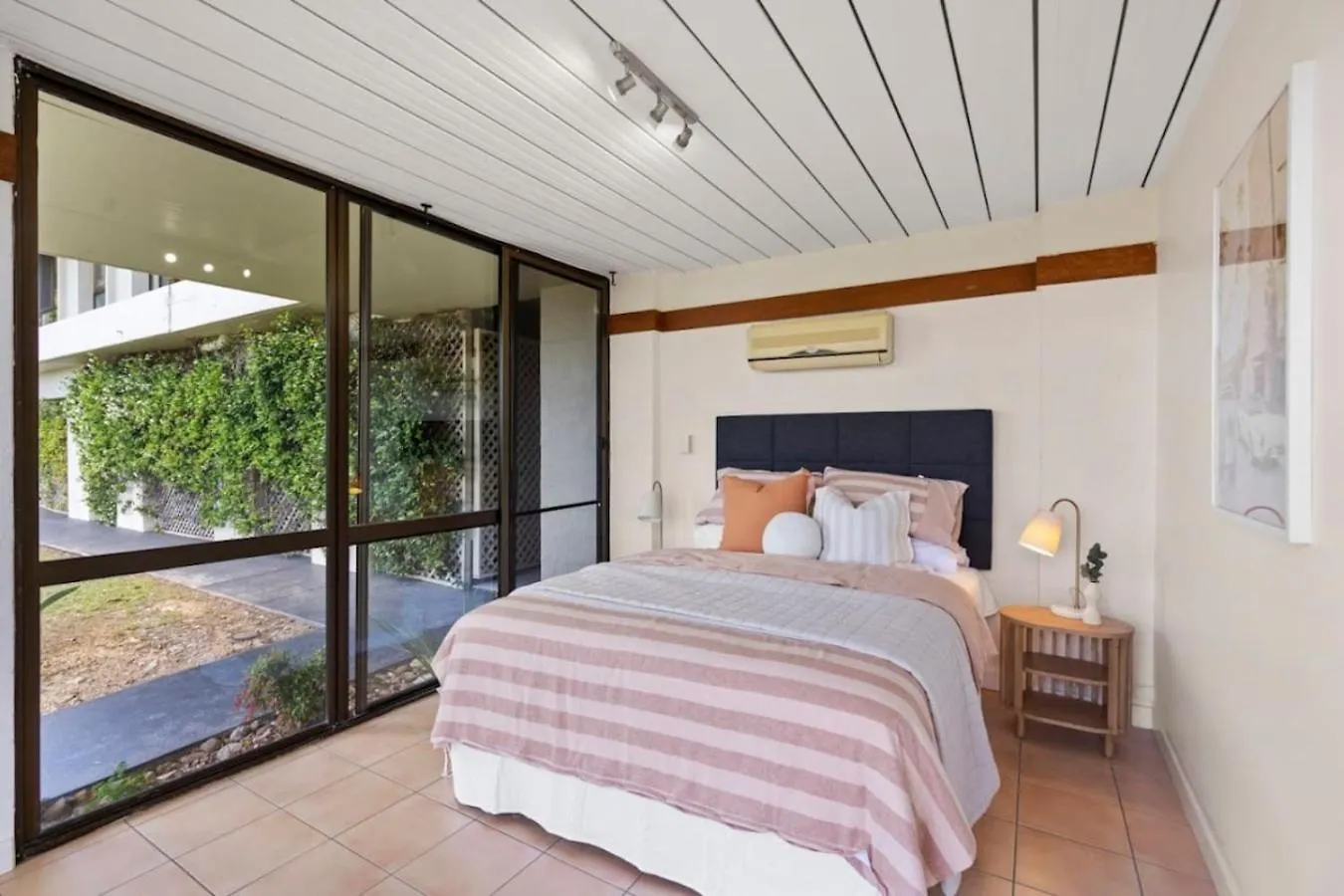 Holiday home The Retreat Gold Coast Panoramic Views Sleeps 25 Villa Tallai Australia