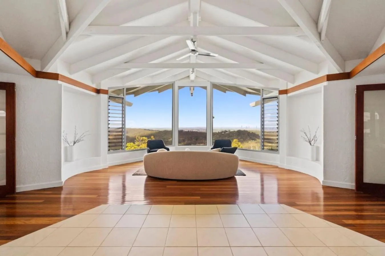 Holiday home The Retreat Gold Coast Panoramic Views Sleeps 25 Villa Tallai Australia