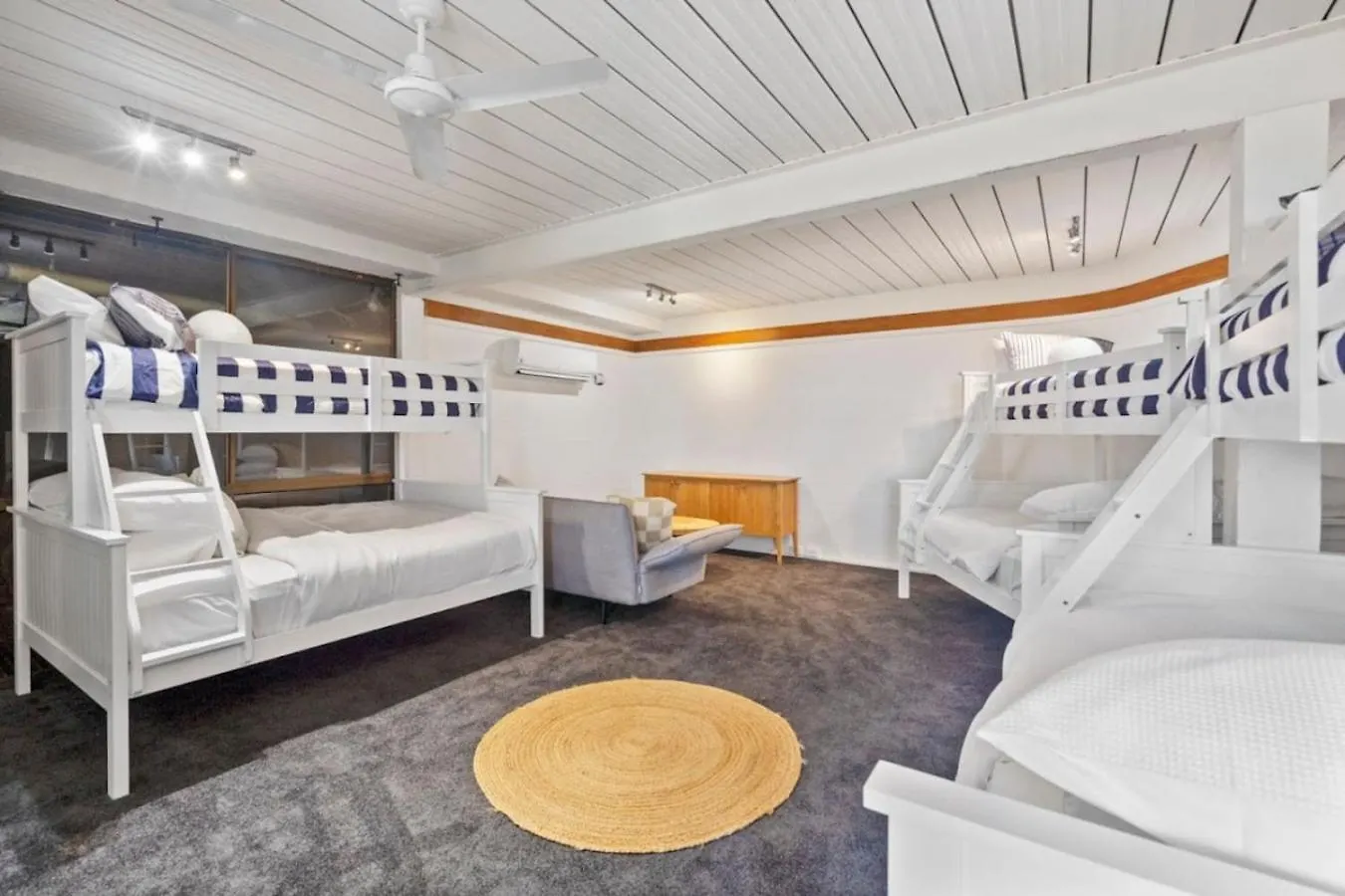 Holiday home The Retreat Gold Coast Panoramic Views Sleeps 25 Villa Tallai Australia