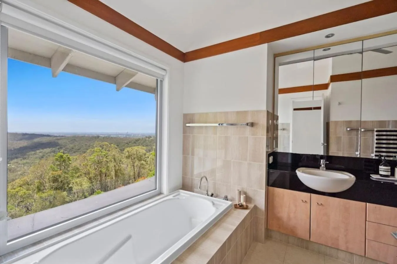 The Retreat Gold Coast Panoramic Views Sleeps 25 Villa Tallai Holiday home