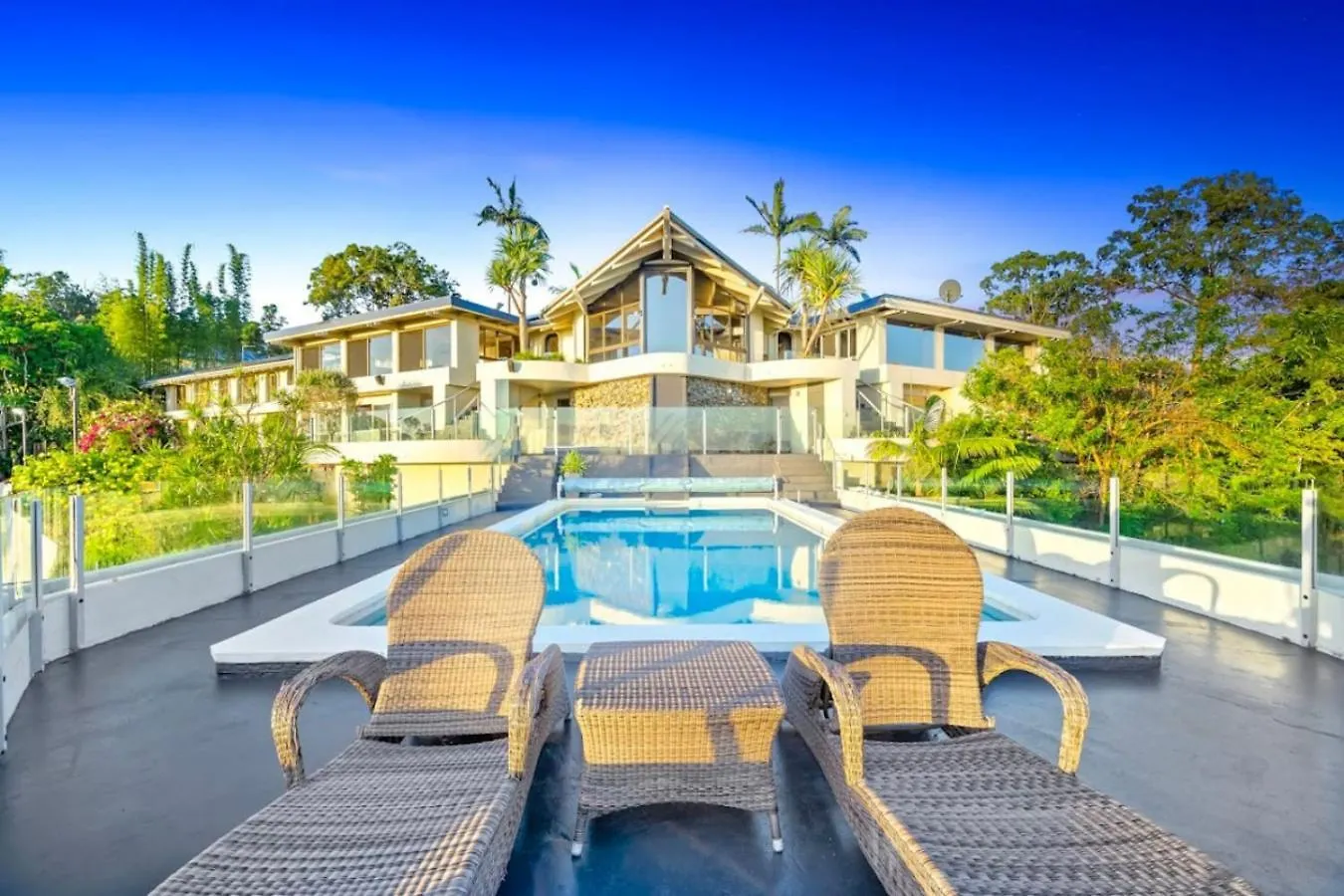 The Retreat Gold Coast Panoramic Views Sleeps 25 Villa Tallai