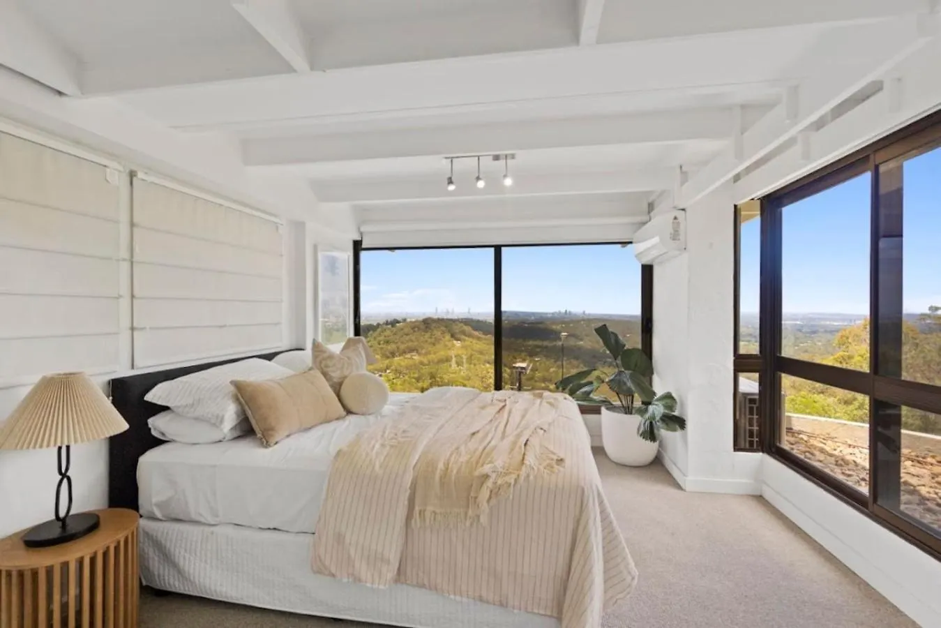 The Retreat Gold Coast Panoramic Views Sleeps 25 Villa Tallai 0*,  Australia