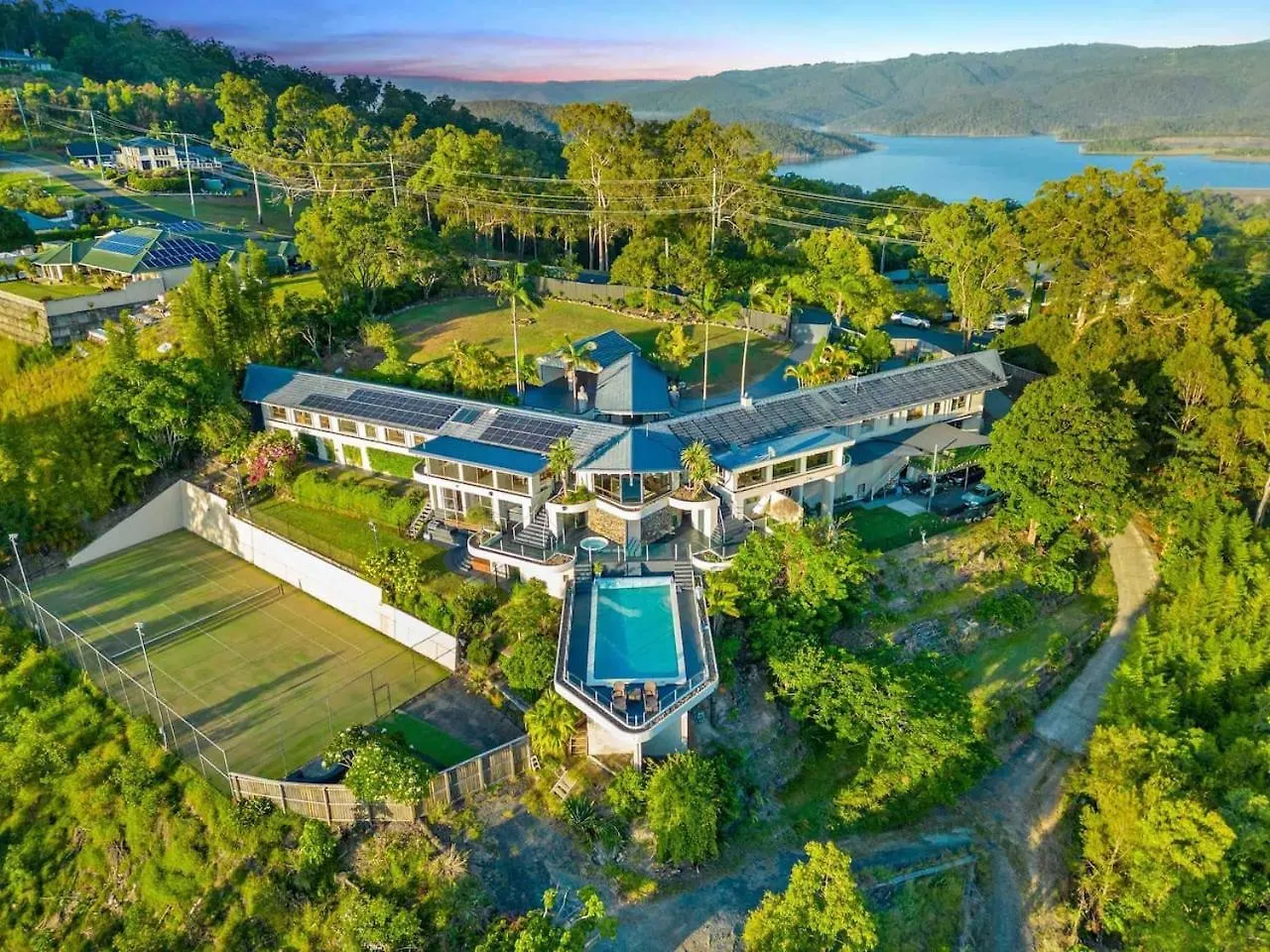 Holiday home The Retreat Gold Coast Panoramic Views Sleeps 25 Villa Tallai